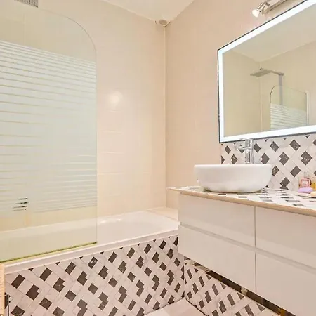 Beautiful 3 Bdr With Garden Close To Champs-elysees Neuilly-sur-Seine