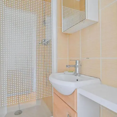 Beautiful 3 Bdr With Garden Close To Champs-elysees *